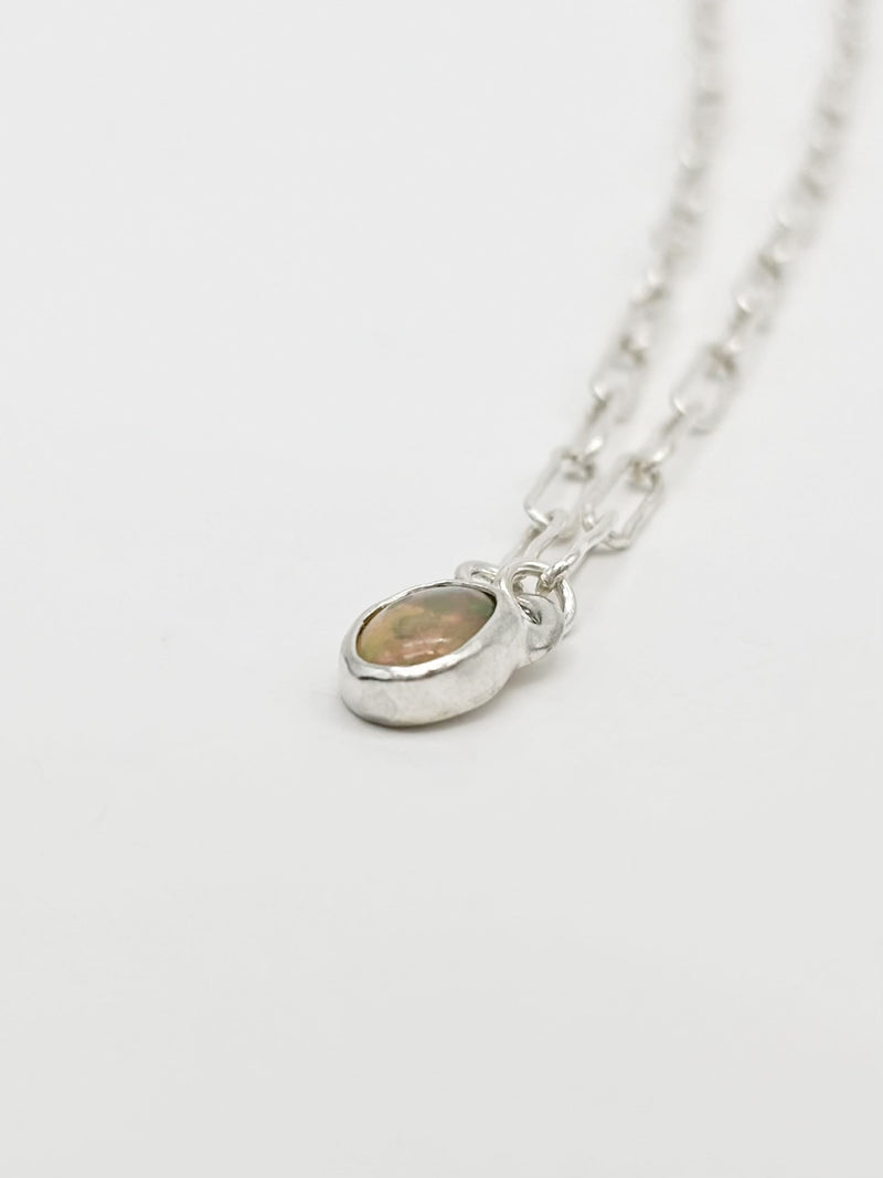 10月誕生石オパールのシルバーネックレス