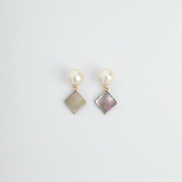 コットンパールとシェルのピアス