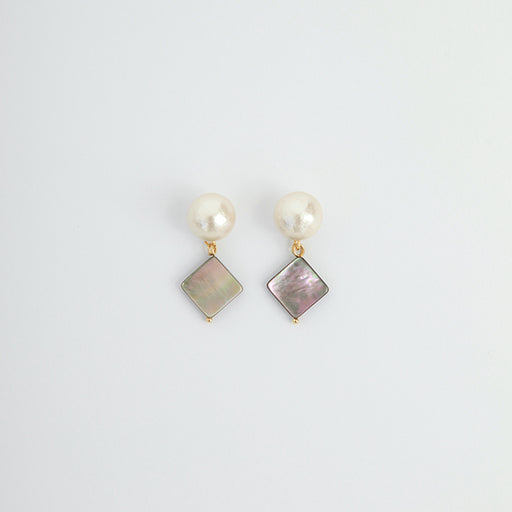 コットンパールとシェルのピアス
