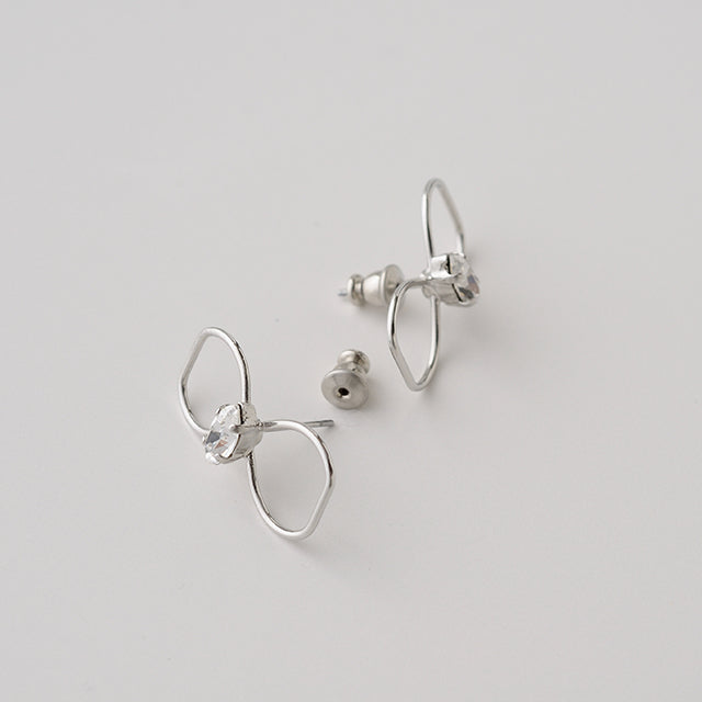 線加工リボンピアス