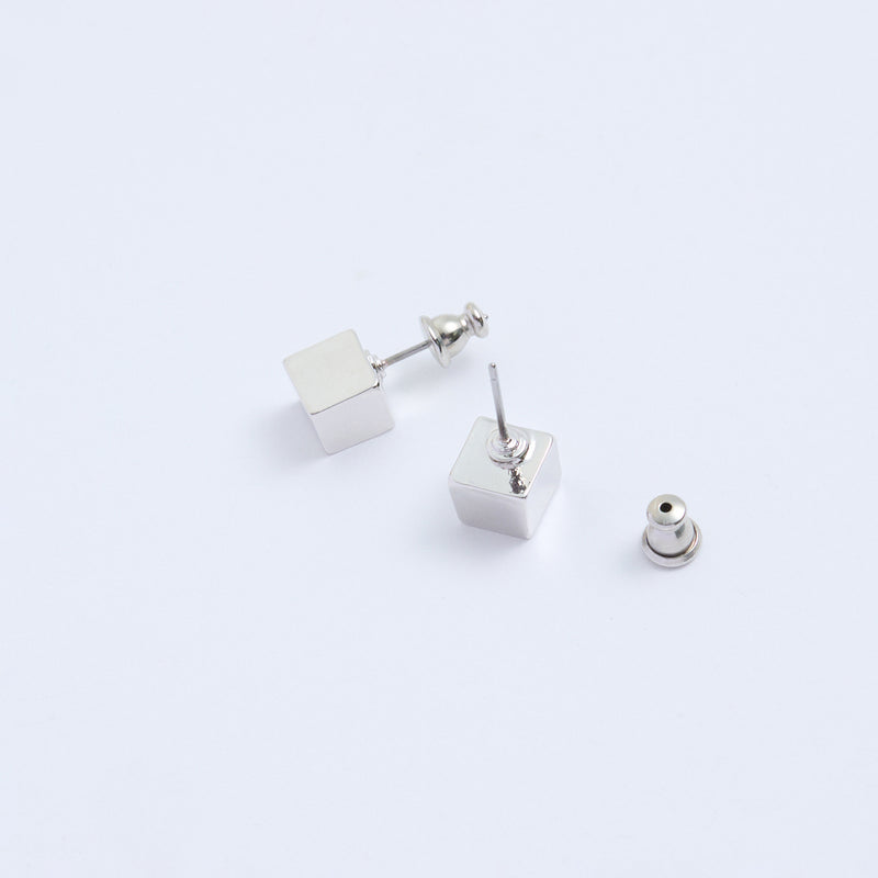 キューブピアス