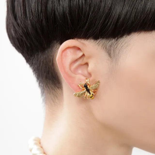蜂のピアス