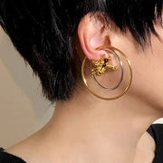 蜂のピアス