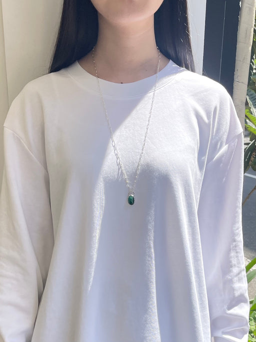 5月誕生石エメラルドのシルバーネックレス