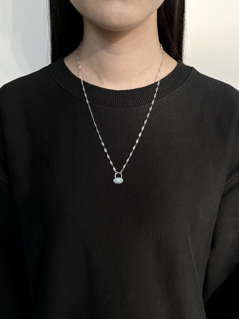 10月誕生石オパールのシルバーネックレス