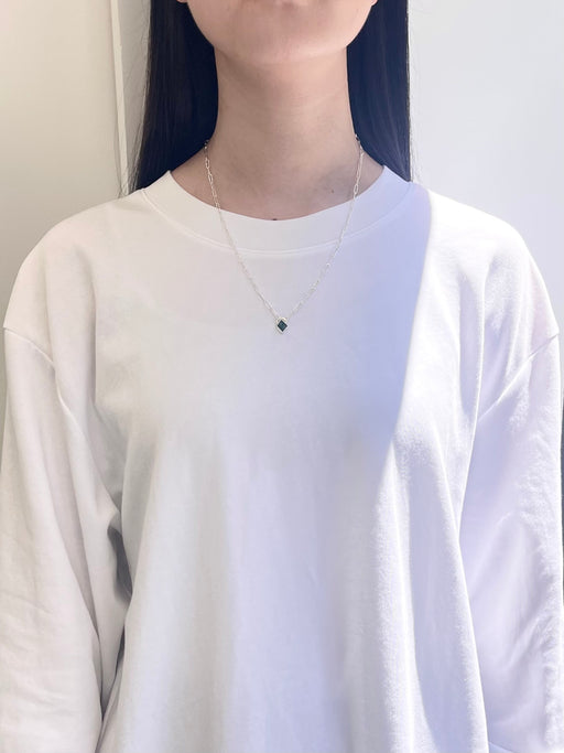 5月誕生石エメラルドのシルバーネックレス