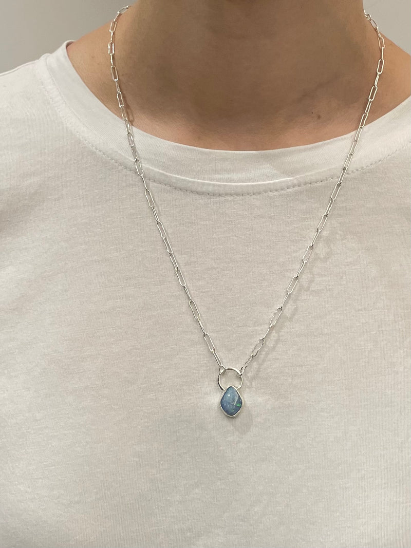 10月誕生石オパールのシルバーネックレス