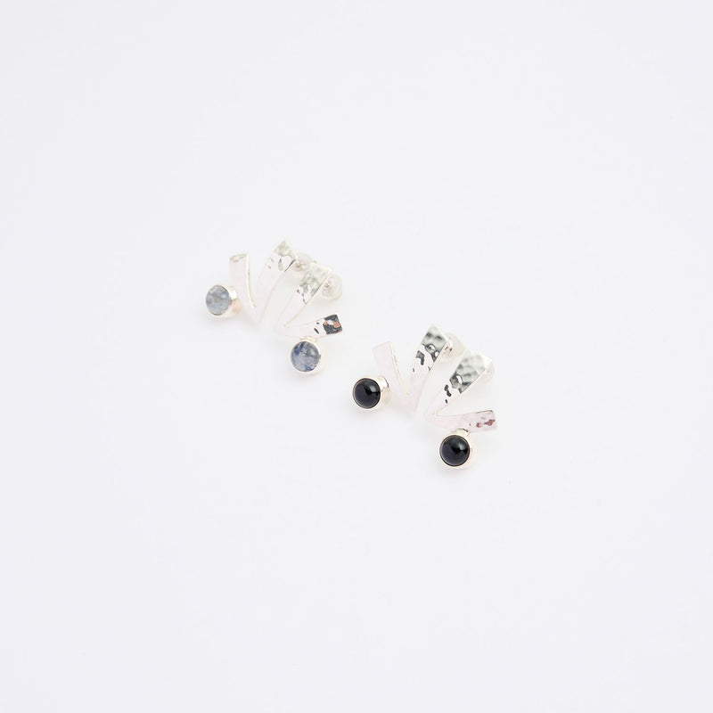 色石のピアス