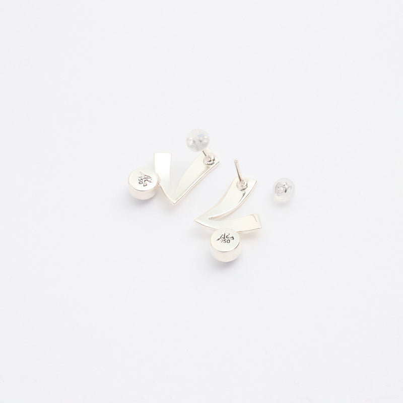 色石のピアス
