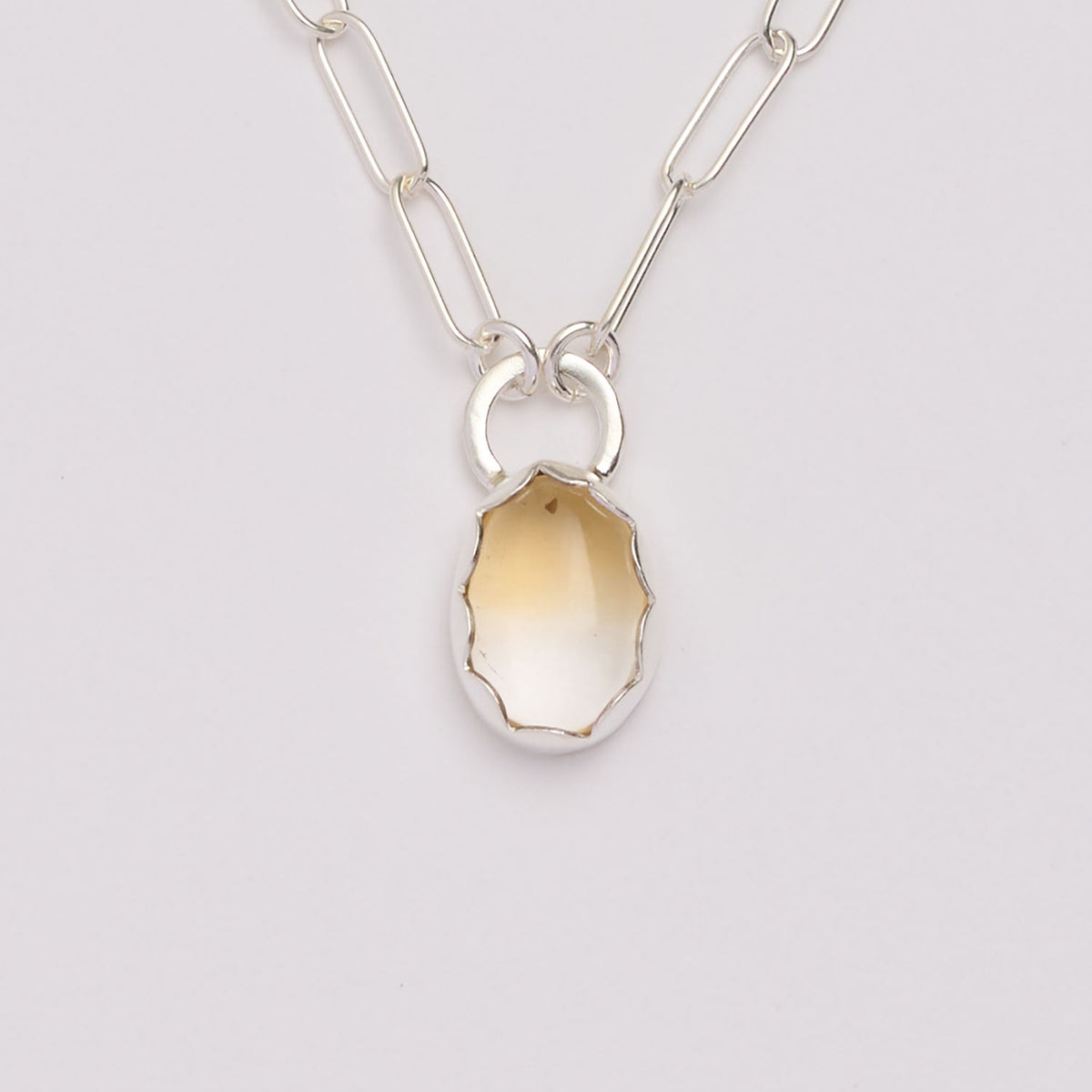 IU strawberry moon公式ネックレス 未使用品 FOUR RAYED FLOWER NECKLACE(2JN1111)K10 ネックレス｜スター