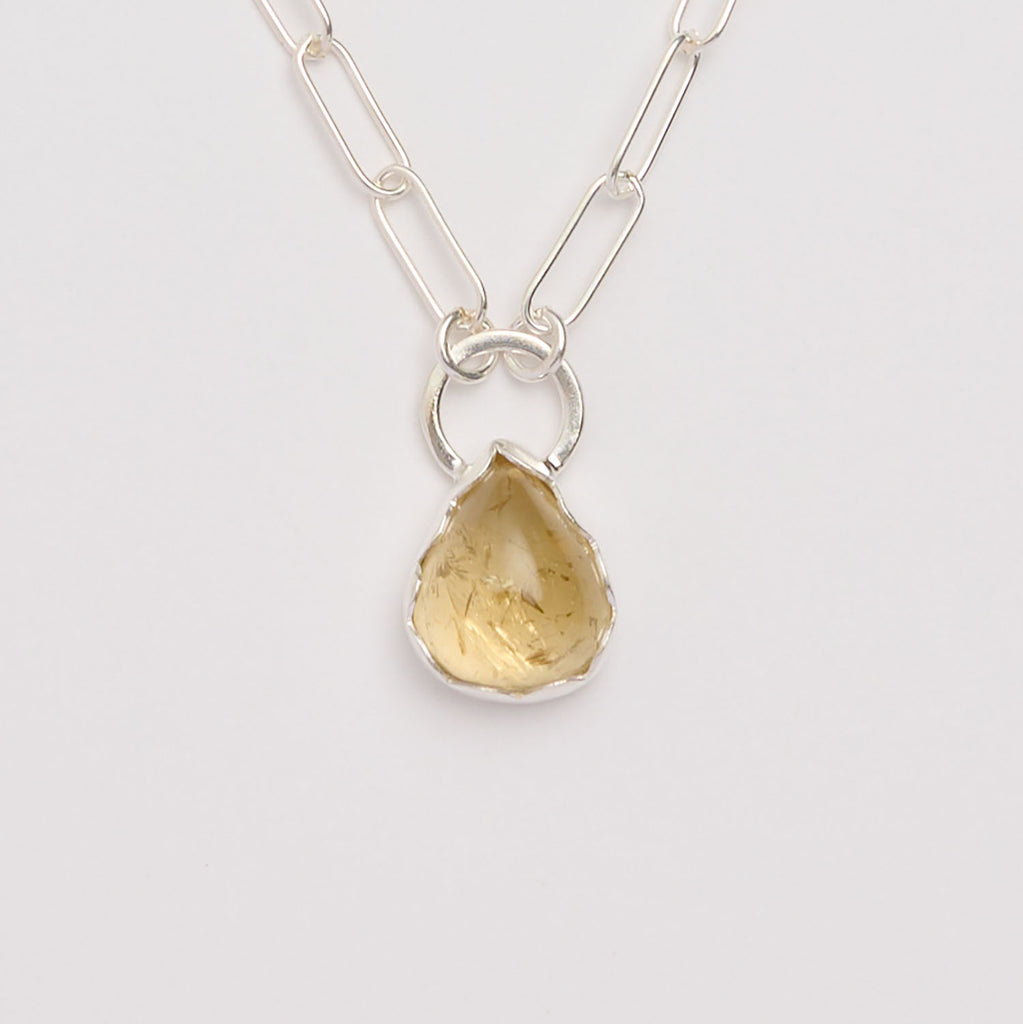 【可憐さとラグジュアリーが１つに】LVBlooming Pearlネックレス FLOWER DEW NECKLACE(2JN0604)K10 ネックレス｜スタージュエリー