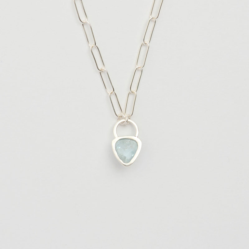 3月誕生石アクアマリンのシルバーネックレス