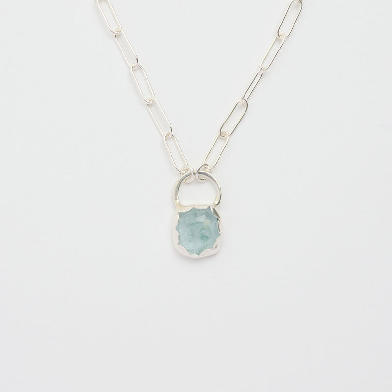 3月誕生石アクアマリンのシルバーネックレス