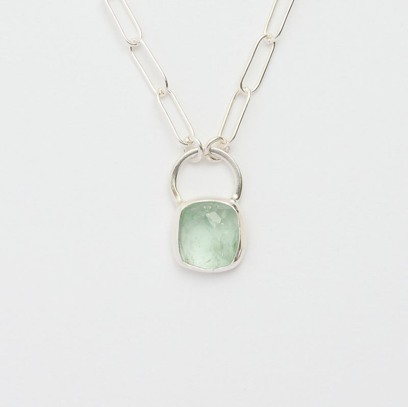 3月誕生石アクアマリンのシルバーネックレス