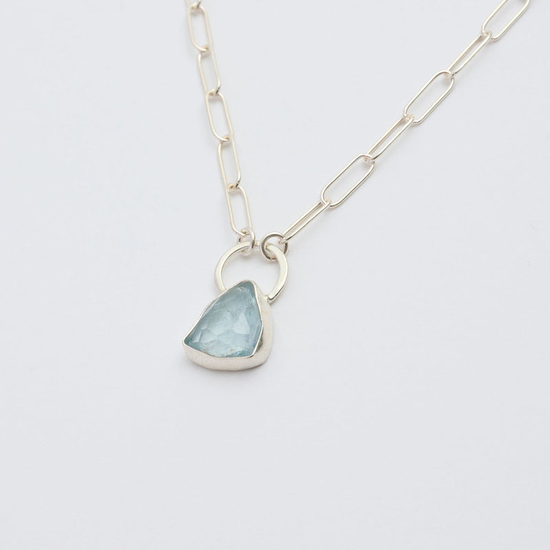 3月誕生石アクアマリンのシルバーネックレス