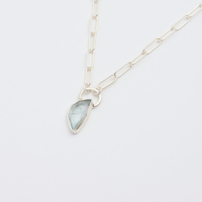 3月誕生石アクアマリンのシルバーネックレス