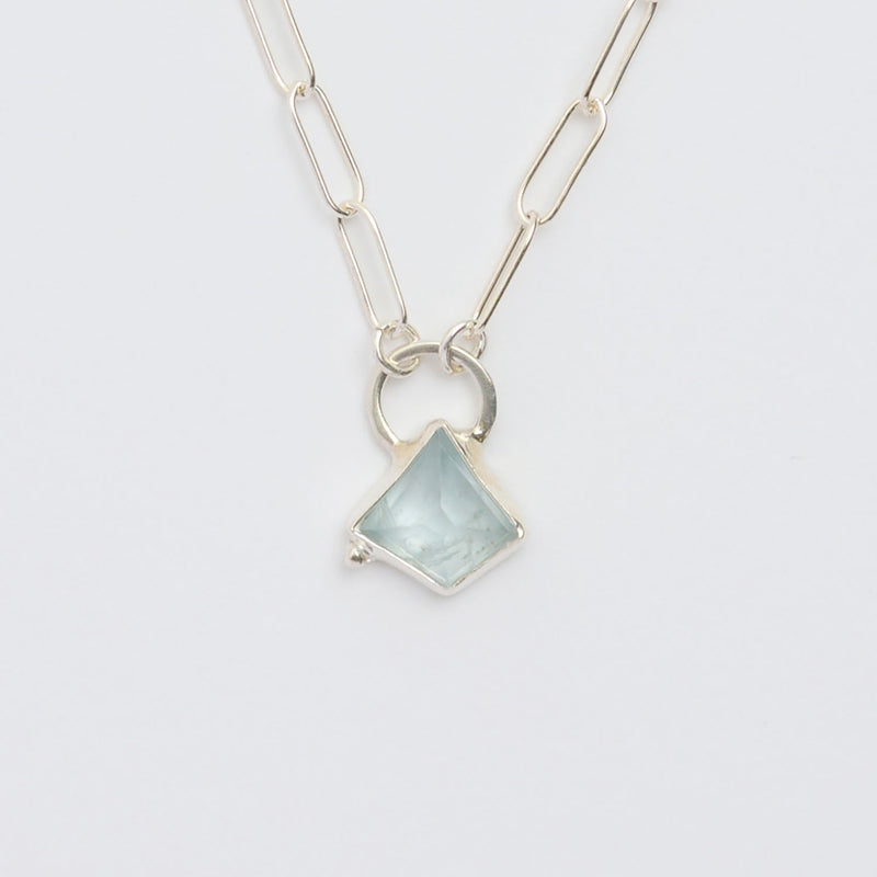 3月誕生石アクアマリンのシルバーネックレス