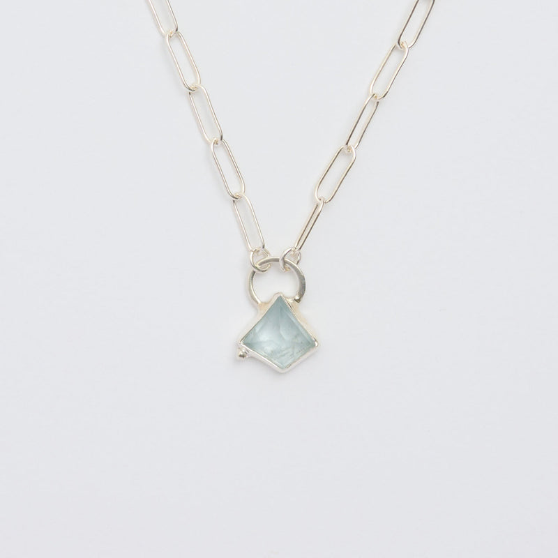 3月誕生石アクアマリンのシルバーネックレス