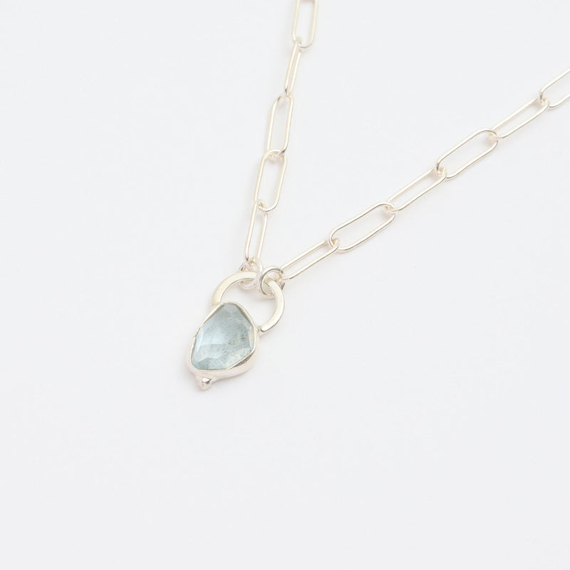 3月誕生石アクアマリンのシルバーネックレス