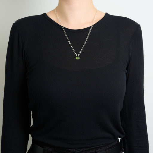 8月誕生石ペリドットのシルバーネックレス