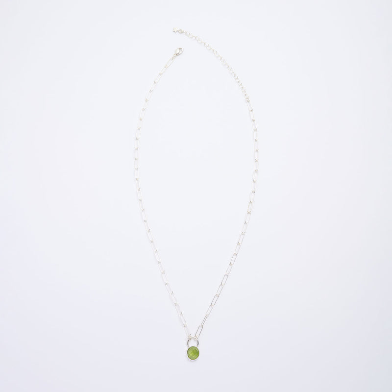 8月誕生石ペリドットのシルバーネックレス