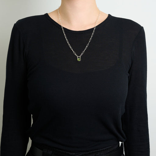 8月誕生石ペリドットのシルバーネックレス