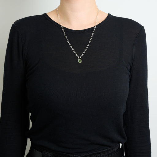 8月誕生石ペリドットのシルバーネックレス