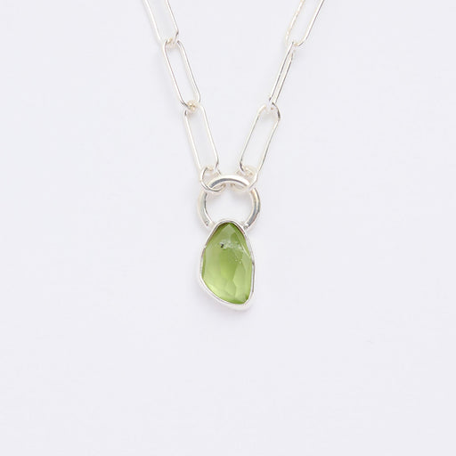 8月誕生石ペリドットのシルバーネックレス