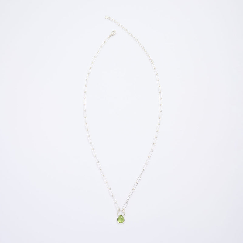 8月誕生石ペリドットのシルバーネックレス