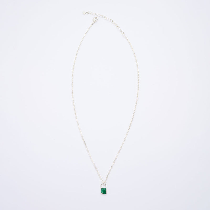5月誕生石エメラルドのシルバーネックレス
