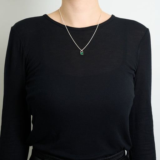 5月誕生石エメラルドのシルバーネックレス