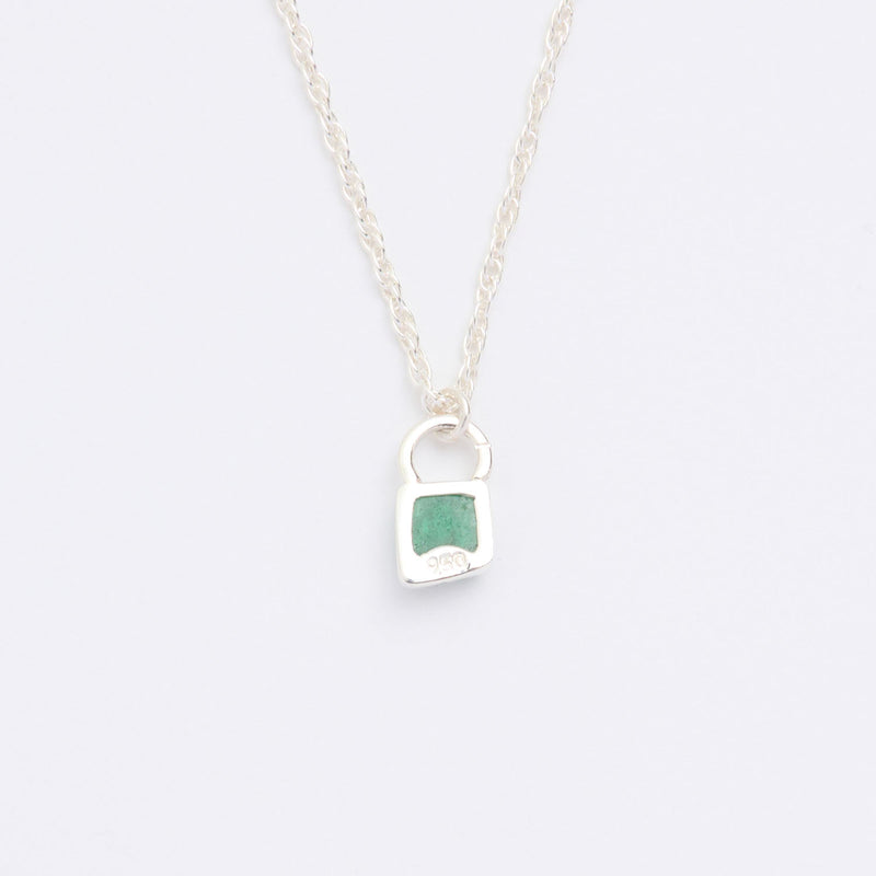 5月誕生石エメラルドのシルバーネックレス