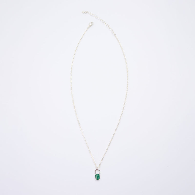 5月誕生石エメラルドのシルバーネックレス