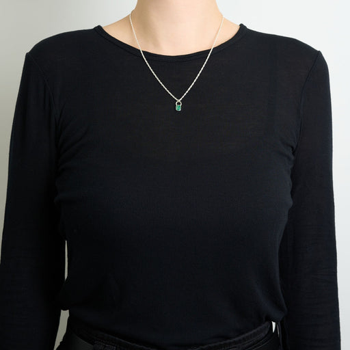 5月誕生石エメラルドのシルバーネックレス