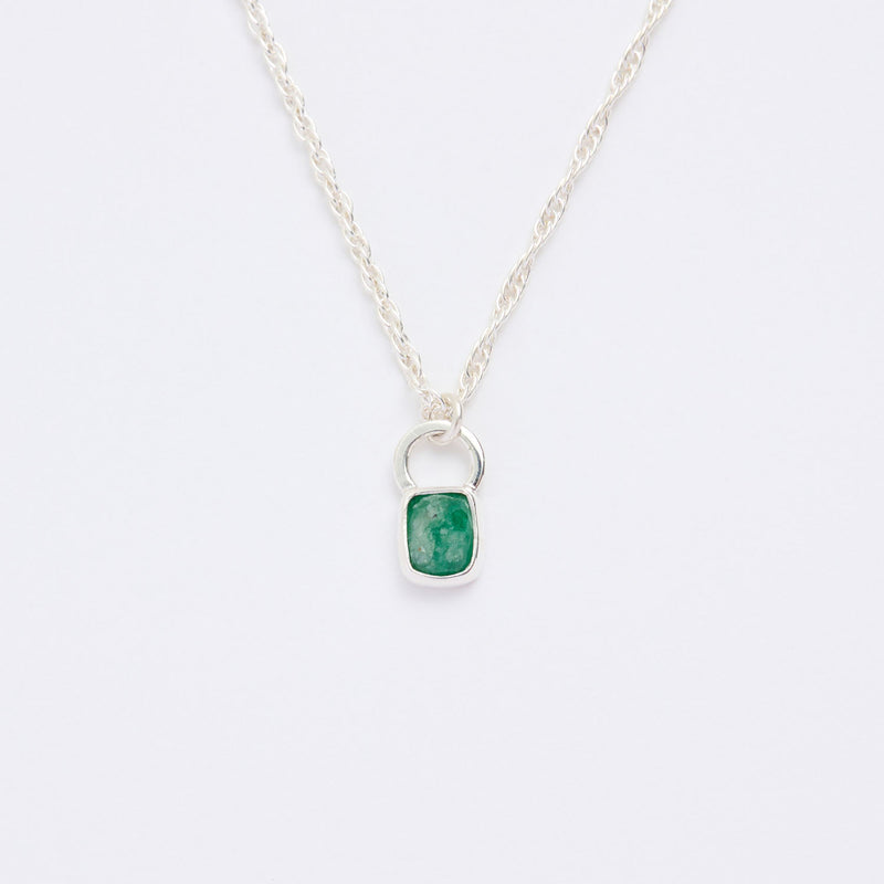 5月誕生石エメラルドのシルバーネックレス