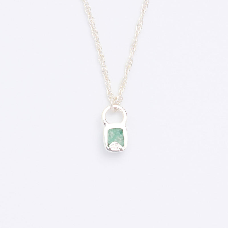 5月誕生石エメラルドのシルバーネックレス