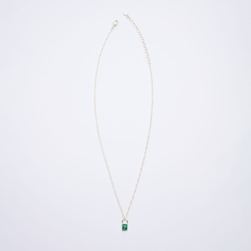 5月誕生石エメラルドのシルバーネックレス