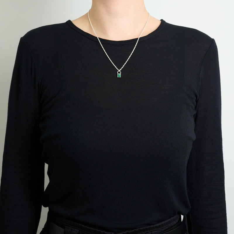 5月誕生石エメラルドのシルバーネックレス