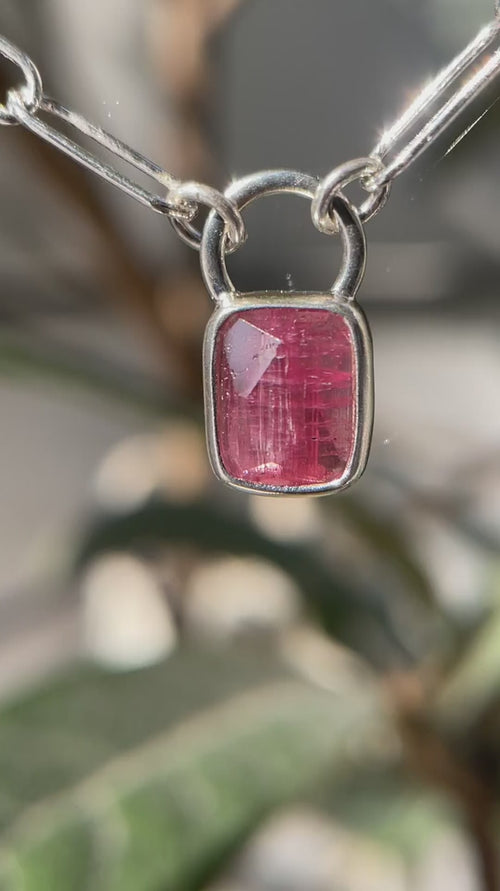 10月誕生石トルマリンのシルバーネックレス