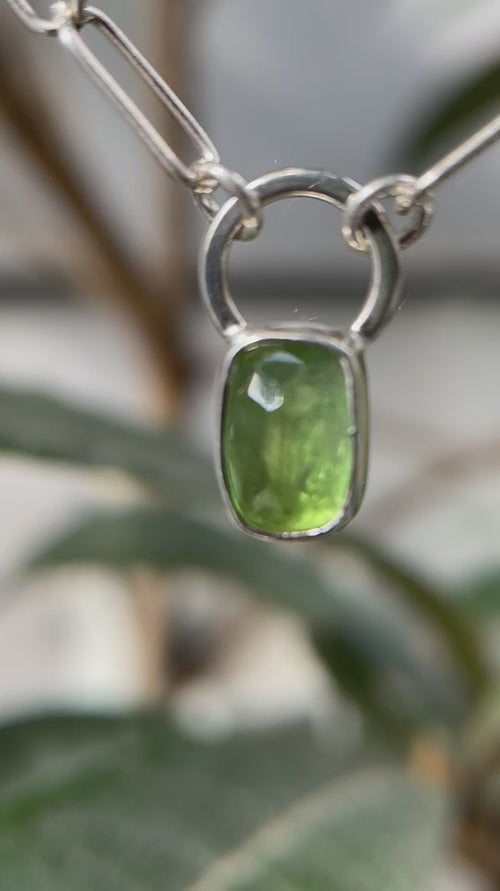 10月誕生石トルマリンのシルバーネックレス