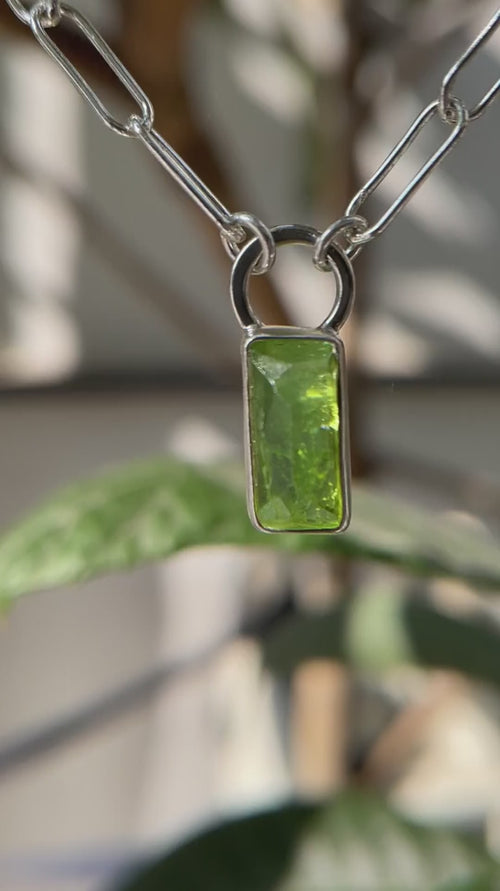 10月誕生石トルマリンのシルバーネックレス