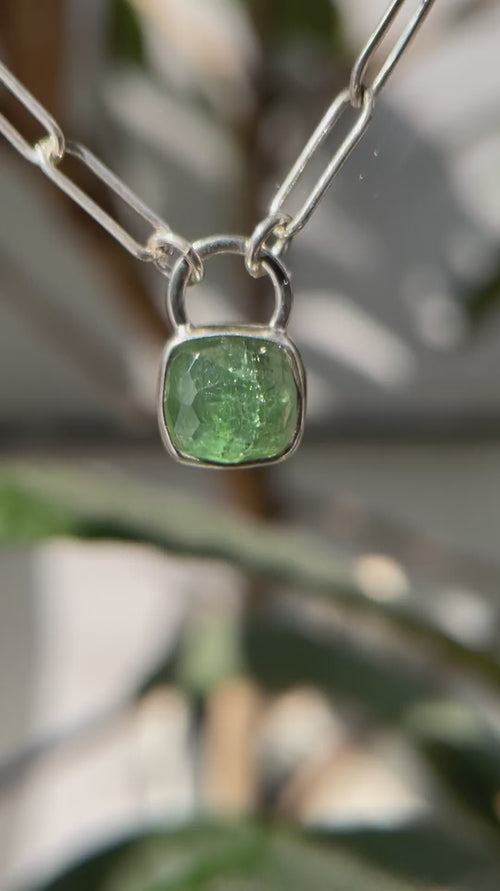 10月誕生石トルマリンのシルバーネックレス