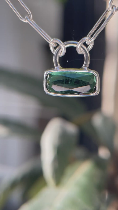 10月誕生石トルマリンのシルバーネックレス