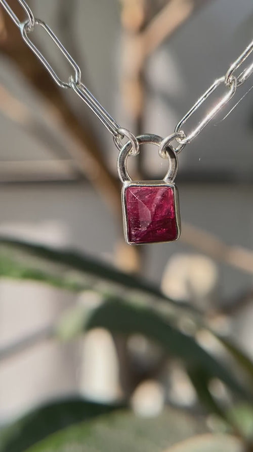 10月誕生石トルマリンのシルバーネックレス
