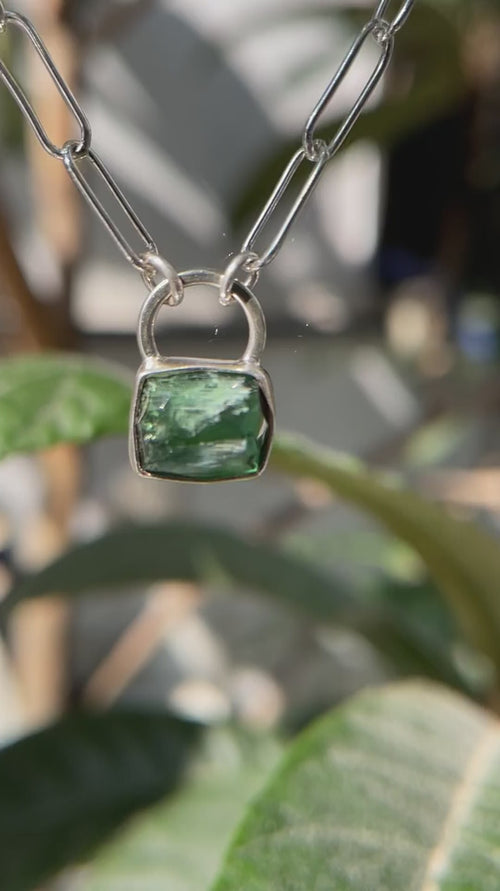 10月誕生石トルマリンのシルバーネックレス