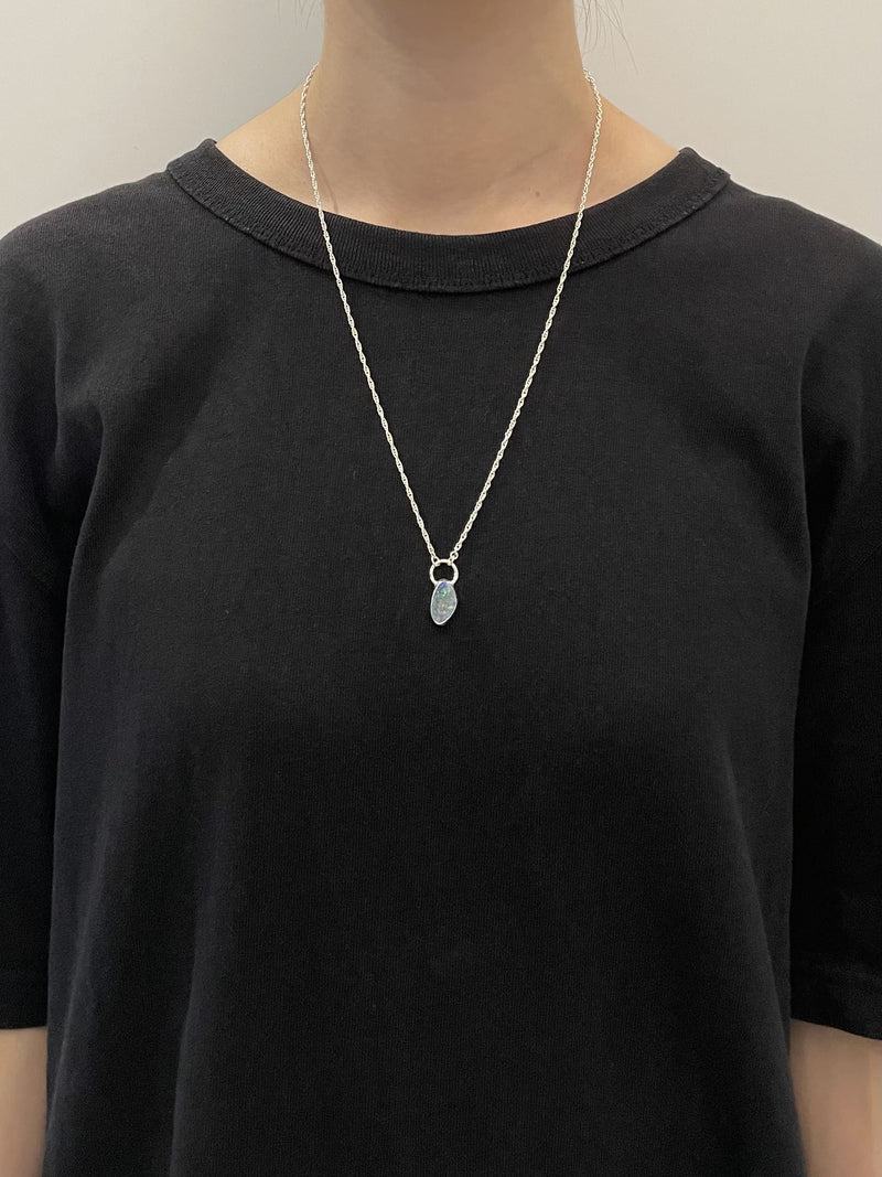 10月誕生石オパールのシルバーネックレス
